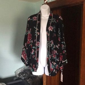 ‼️NWT Candies lovely floral kimono GREAT BARGAIN‼️